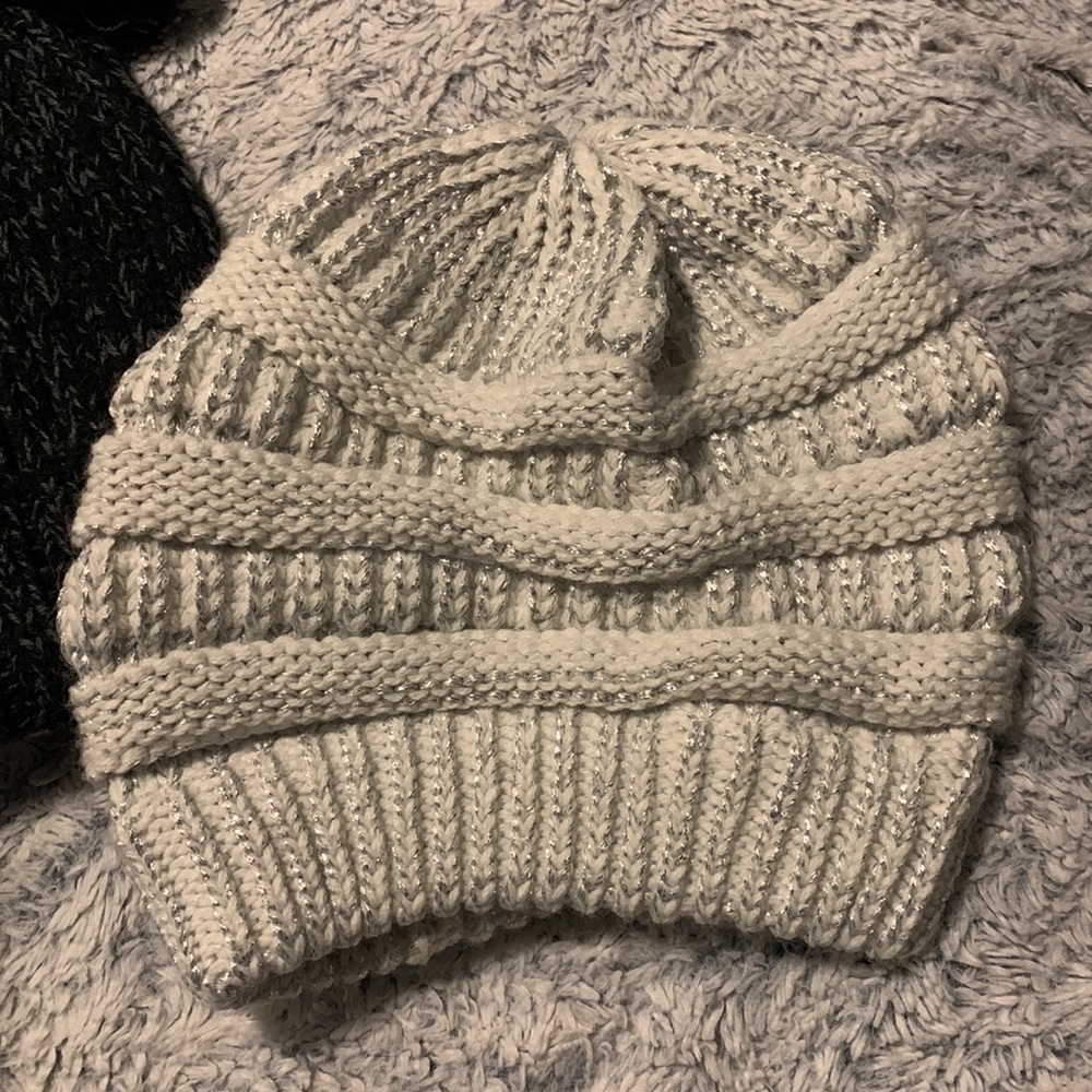 C.C beanies - Picture 3 of 5
